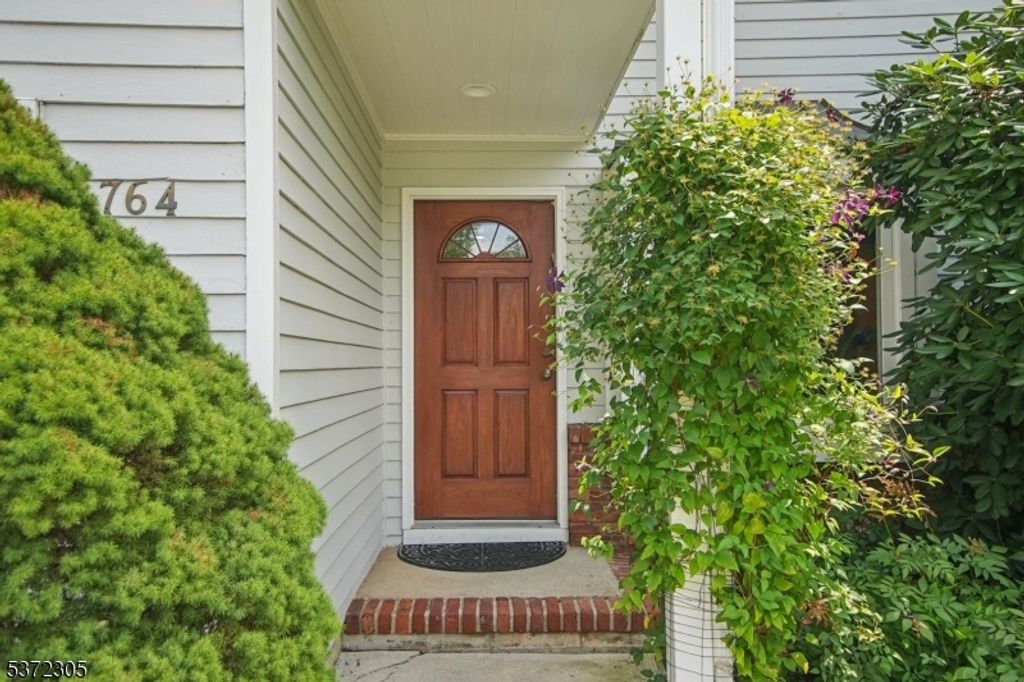 764 Vanessa Ln, Branchburg Twp., NJ 08853