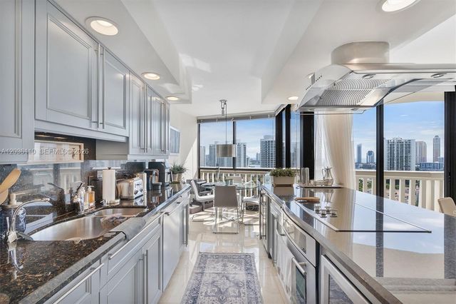 1000 W Island Boulevard 2307, Aventura, FL 33160