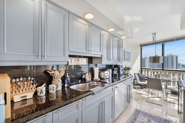 1000 W Island Boulevard 2307, Aventura, FL 33160
