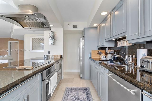 1000 W Island Boulevard 2307, Aventura, FL 33160