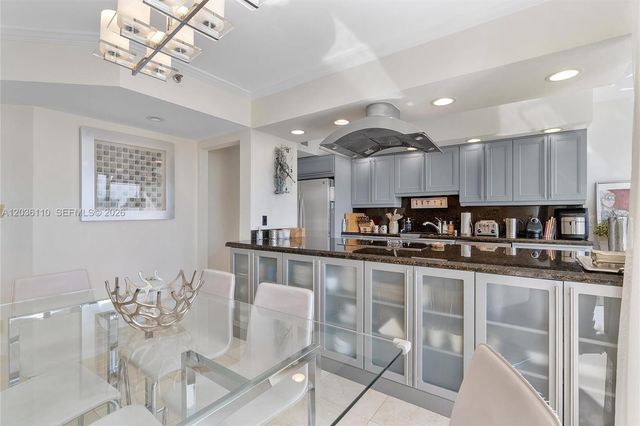 1000 W Island Boulevard 2307, Aventura, FL 33160