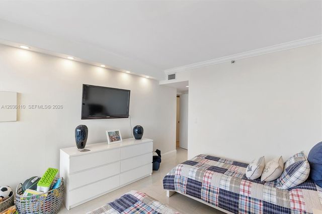 1000 W Island Boulevard 2307, Aventura, FL 33160