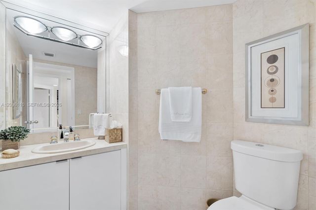 1000 W Island Boulevard 2307, Aventura, FL 33160