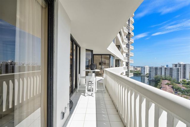 1000 W Island Boulevard 2307, Aventura, FL 33160