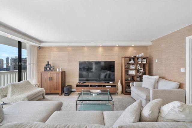 1000 W Island Boulevard 2307, Aventura, FL 33160