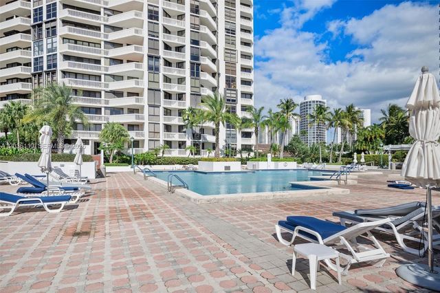 1000 W Island Boulevard 2307, Aventura, FL 33160
