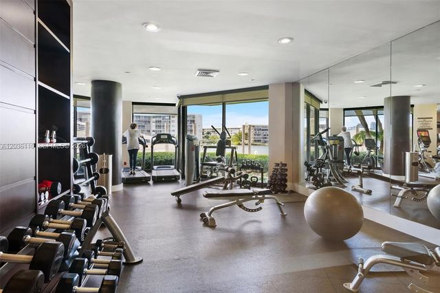 1000 W Island Boulevard 2307, Aventura, FL 33160