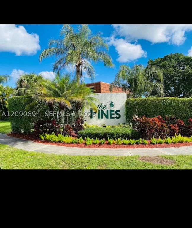2185 White Pine Cir B, Green Acres, FL 33415