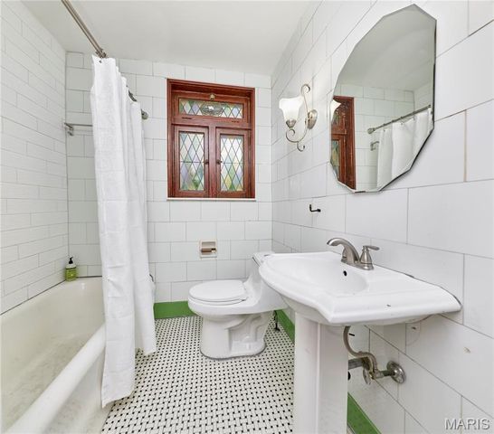 2900 Clearview Drive, Bel-nor, MO 63121