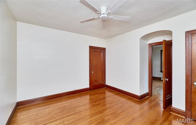 2900 Clearview Drive, Bel-nor, MO 63121