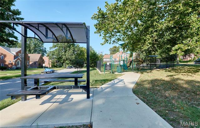 2900 Clearview Drive, Bel-nor, MO 63121