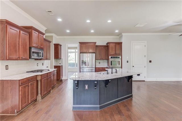 6504 Blue Water Drive, Buford, GA 30518