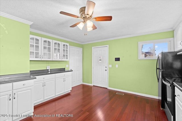 6030 Piper Avenue, Lansing, MI 48911