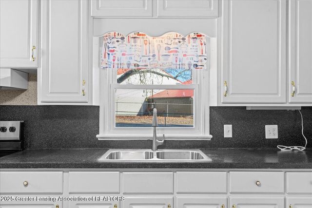 6030 Piper Avenue, Lansing, MI 48911