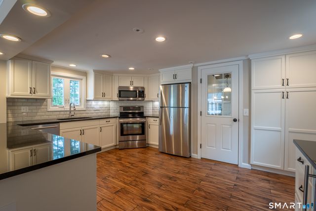 30 Hillsboro Drive, West Hartford, CT 06107