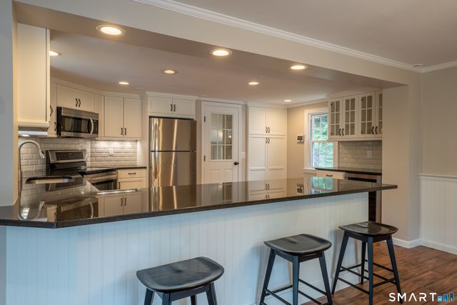 30 Hillsboro Drive, West Hartford, CT 06107