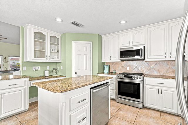19 N Sandpiper Street, La Marque, TX 77568
