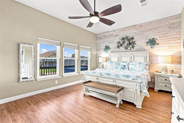 19 N Sandpiper Street, La Marque, TX 77568