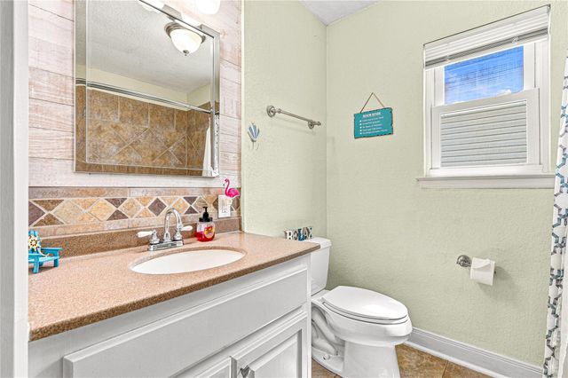 19 N Sandpiper Street, La Marque, TX 77568