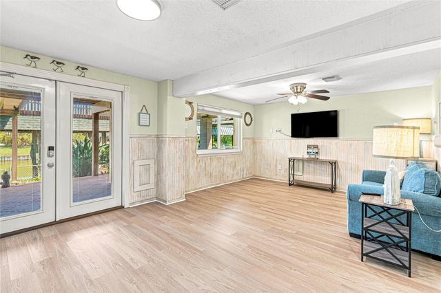 19 N Sandpiper Street, La Marque, TX 77568