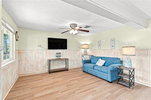 19 N Sandpiper Street, La Marque, TX 77568