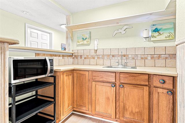 19 N Sandpiper Street, La Marque, TX 77568