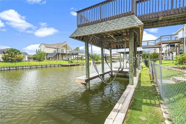 19 N Sandpiper Street, La Marque, TX 77568