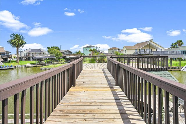 19 N Sandpiper Street, La Marque, TX 77568