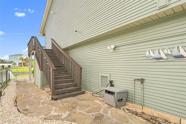 19 N Sandpiper Street, La Marque, TX 77568