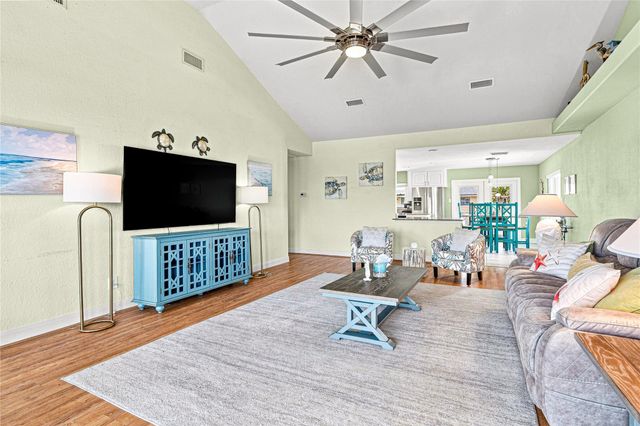 19 N Sandpiper Street, La Marque, TX 77568