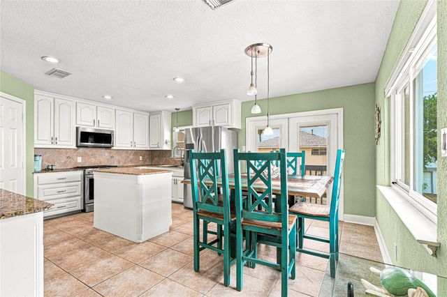 19 N Sandpiper Street, La Marque, TX 77568