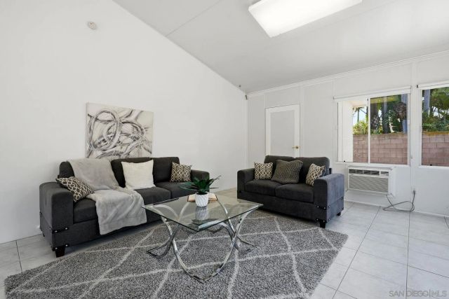 5422 Waring, San Diego, CA 92120