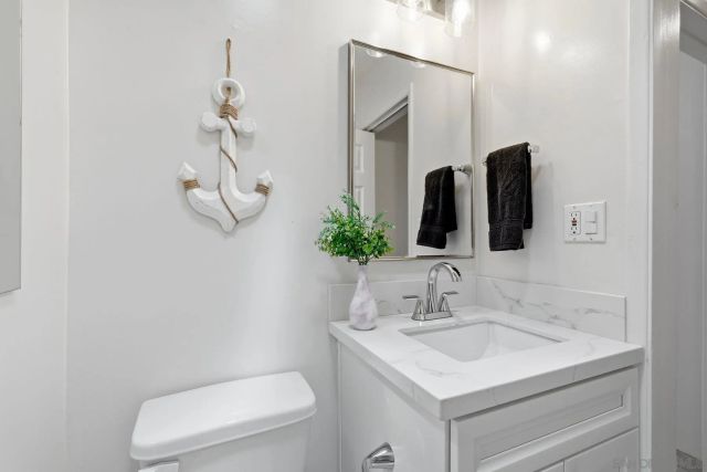 5422 Waring, San Diego, CA 92120