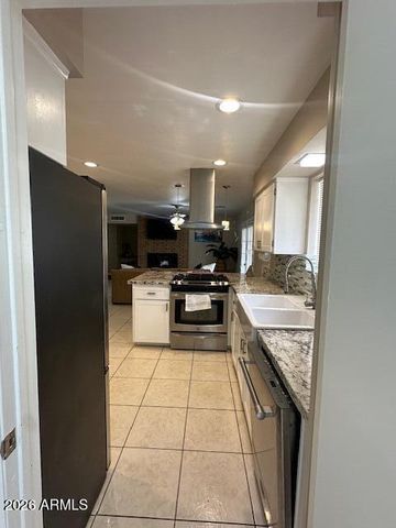 4207 W CAROL Avenue, Phoenix, AZ 85051