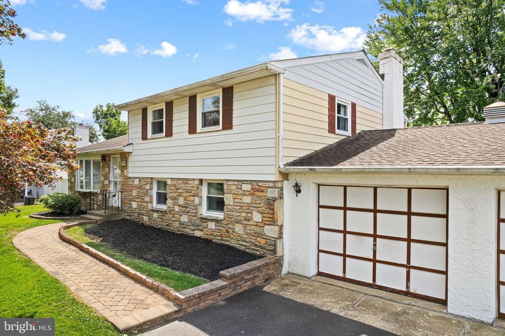 16 STOLTZ AVE, Feasterville Trevose, PA 19053