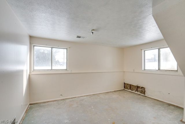 697 Ocean Avenue, Akron, OH 44310