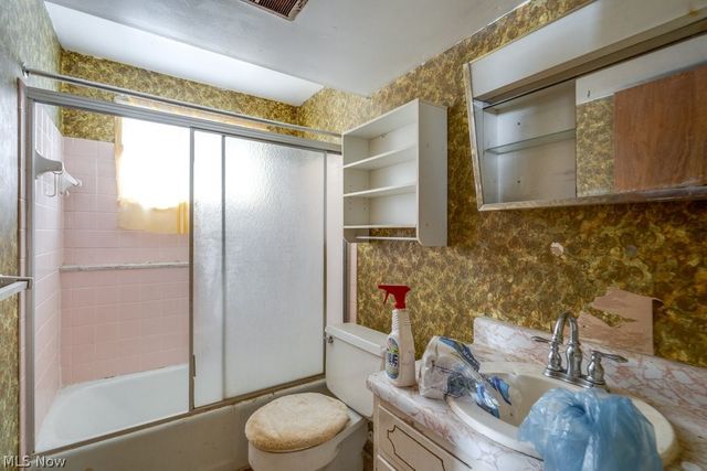 697 Ocean Avenue, Akron, OH 44310