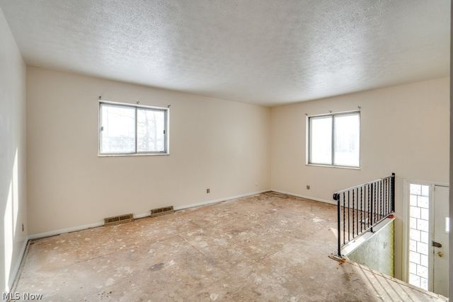 697 Ocean Avenue, Akron, OH 44310