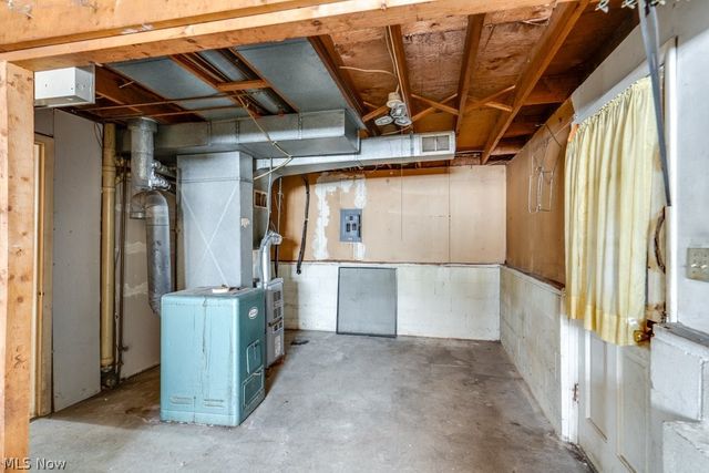 697 Ocean Avenue, Akron, OH 44310