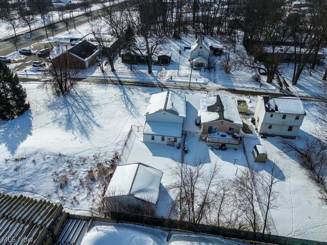 697 Ocean Avenue, Akron, OH 44310