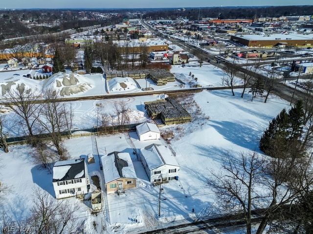 697 Ocean Avenue, Akron, OH 44310