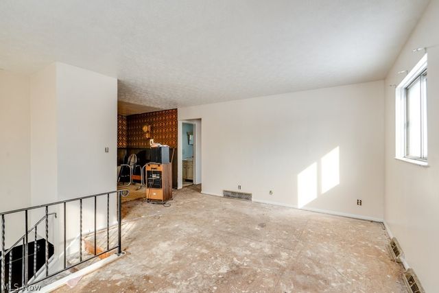 697 Ocean Avenue, Akron, OH 44310