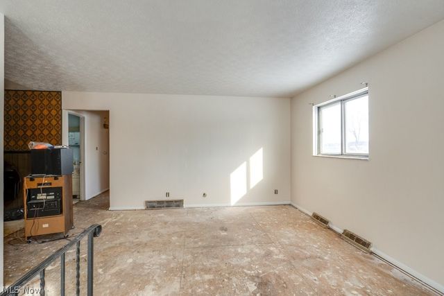 697 Ocean Avenue, Akron, OH 44310