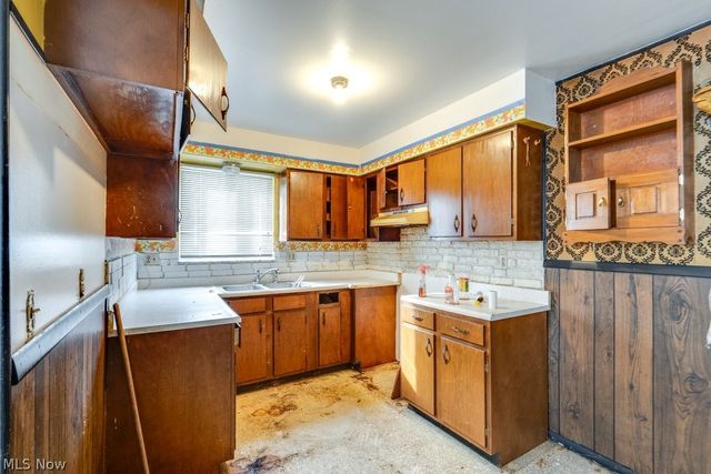 697 Ocean Avenue, Akron, OH 44310