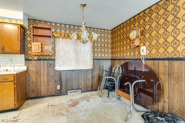 697 Ocean Avenue, Akron, OH 44310