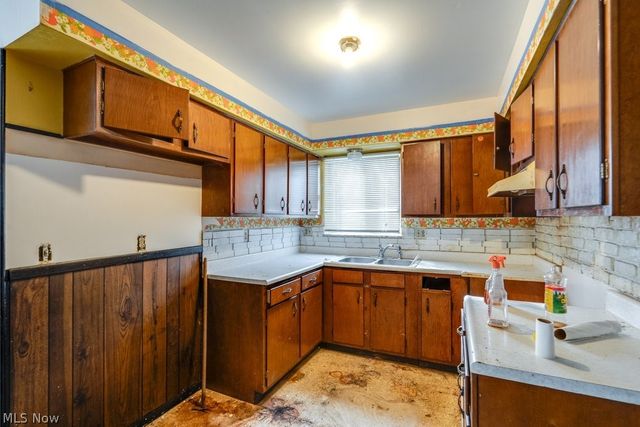 697 Ocean Avenue, Akron, OH 44310