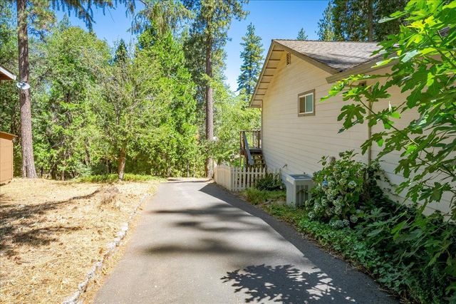 4375 Harness Tract Rd, Camino, CA 95709