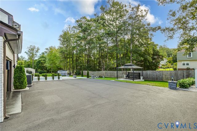 4013 Cresthill Rd, Chester, VA 23831
