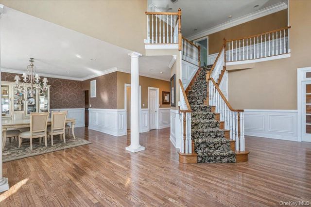 22 Turnberry Court, Dix Hills, NY 11746