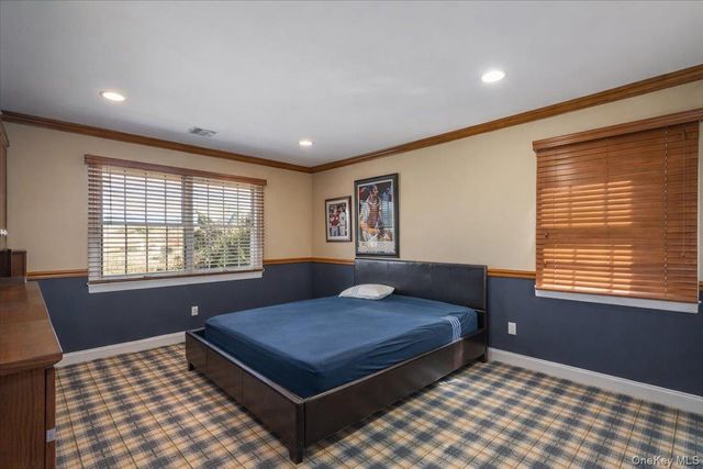 22 Turnberry Court, Dix Hills, NY 11746